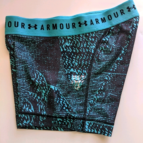 🍍Under Armour Spandex Shorts🍍 - Picture 3 of 3